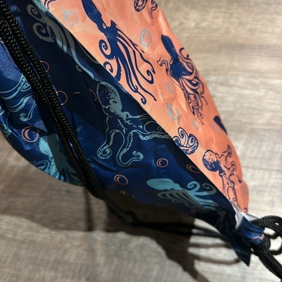 Karma 12x16” blue/peach nylon drawstring cinch sack octopus lightweight backpack - Picture 3 of 7
